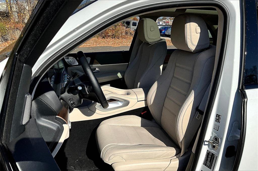new 2025 Mercedes-Benz GLE 580 car, priced at $99,030