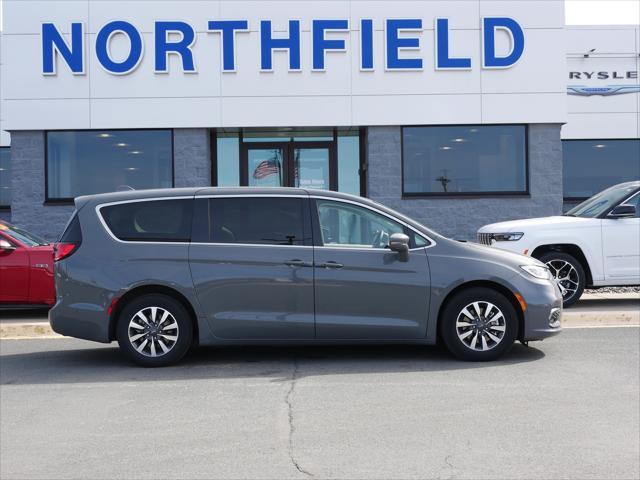 used 2022 Chrysler Pacifica Hybrid car, priced at $24,987