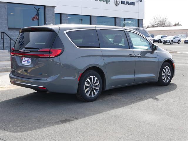 used 2022 Chrysler Pacifica Hybrid car, priced at $24,987