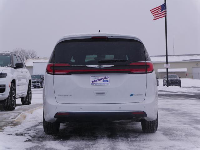 new 2025 Chrysler Pacifica Hybrid car, priced at $41,767