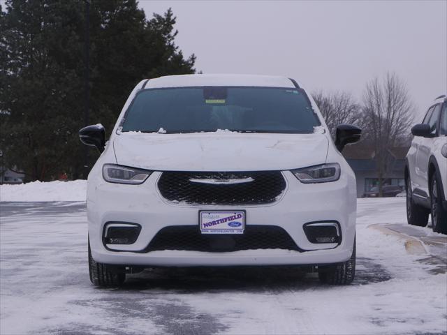 new 2025 Chrysler Pacifica Hybrid car, priced at $41,767