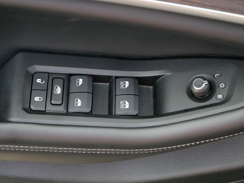 used 2024 Jeep Grand Cherokee L car, priced at $33,987