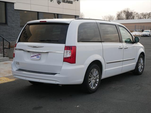 used 2015 Chrysler Town & Country car