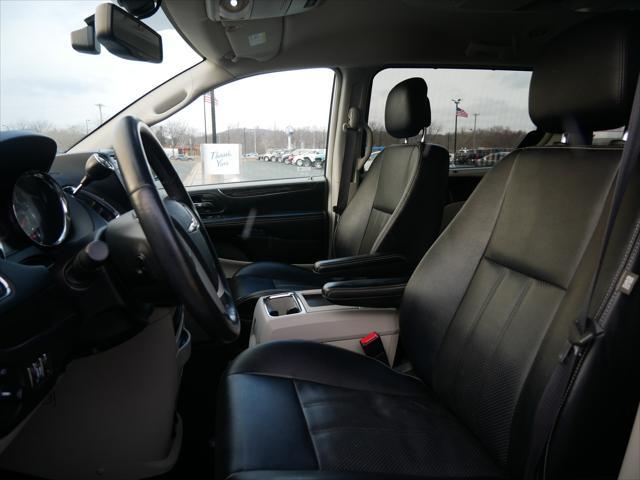 used 2015 Chrysler Town & Country car