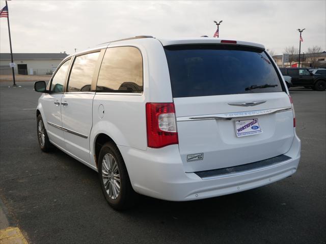 used 2015 Chrysler Town & Country car