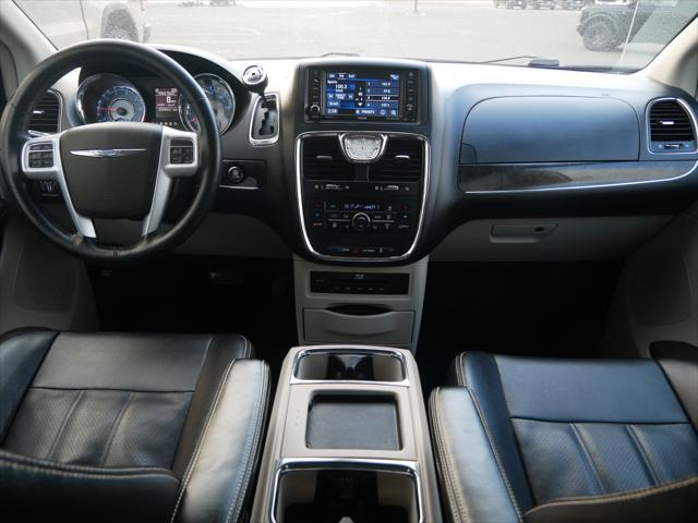 used 2015 Chrysler Town & Country car