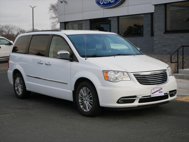 used 2015 Chrysler Town & Country car