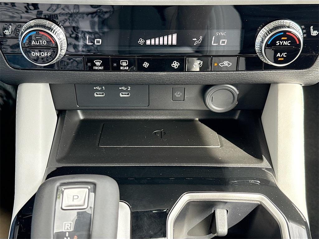 new 2025 Mitsubishi Outlander car, priced at $25,724