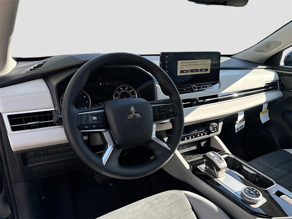 new 2025 Mitsubishi Outlander car, priced at $25,927