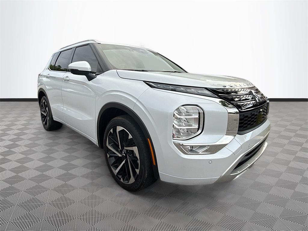 used 2024 Mitsubishi Outlander car, priced at $27,199