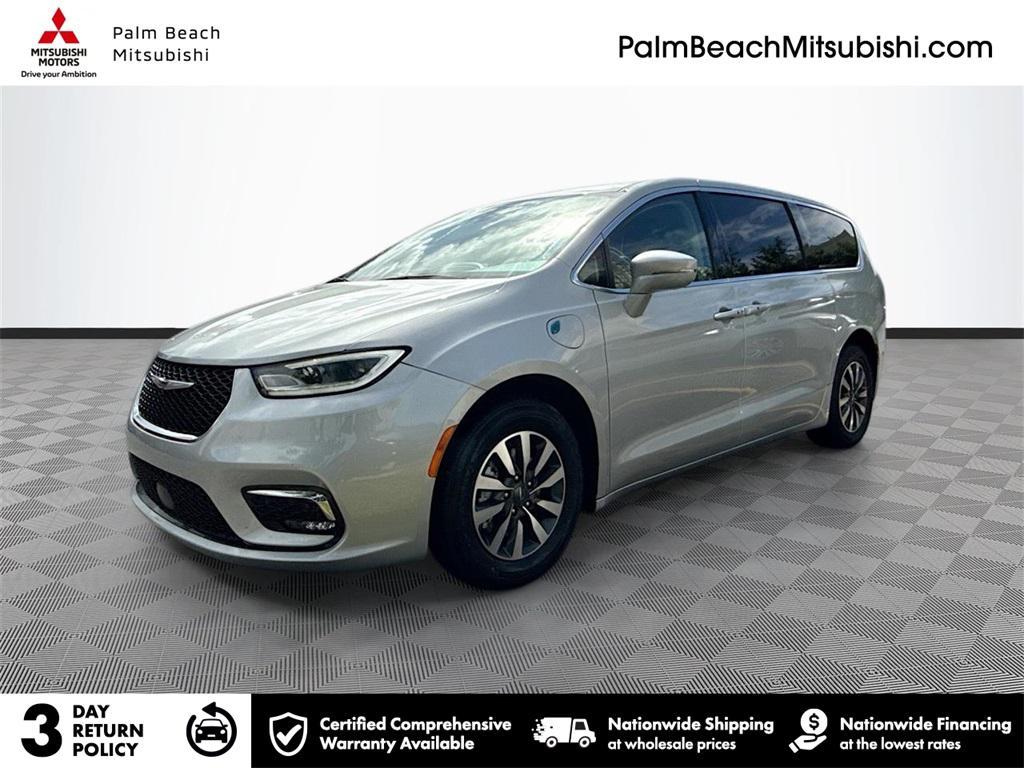 used 2022 Chrysler Pacifica Hybrid car, priced at $20,640