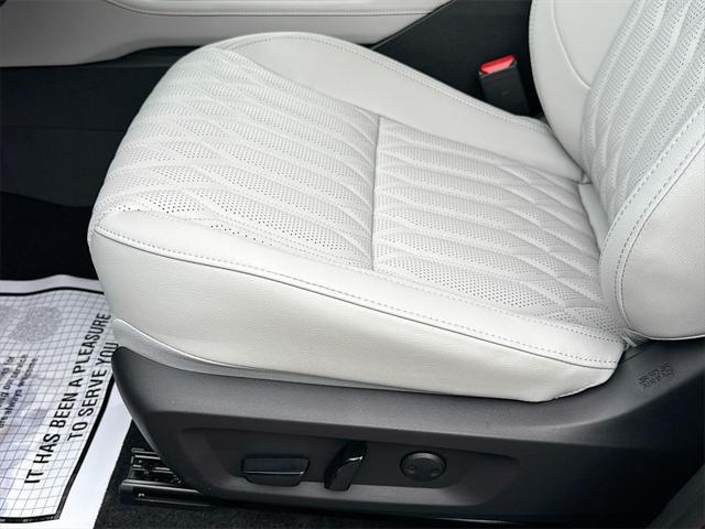 new 2025 Mitsubishi Outlander car, priced at $30,404
