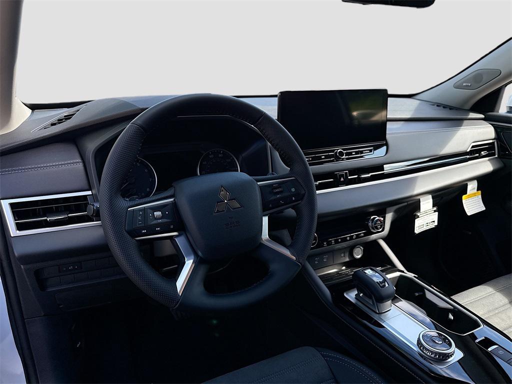 new 2025 Mitsubishi Outlander car, priced at $25,915