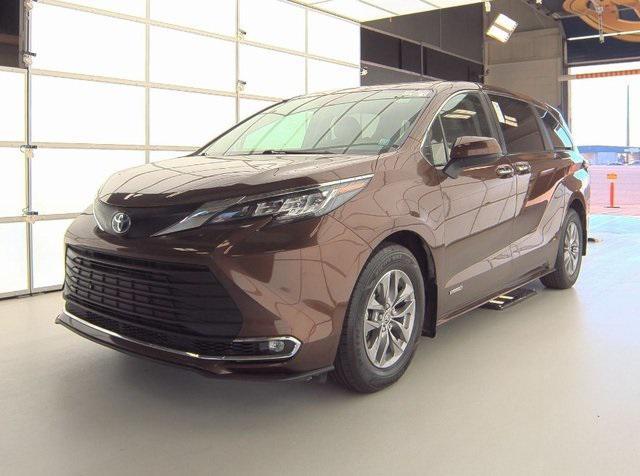 used 2021 Toyota Sienna car, priced at $34,286