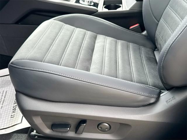new 2025 Mitsubishi Outlander PHEV car, priced at $35,865
