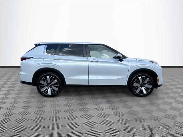 new 2025 Mitsubishi Outlander car, priced at $28,909