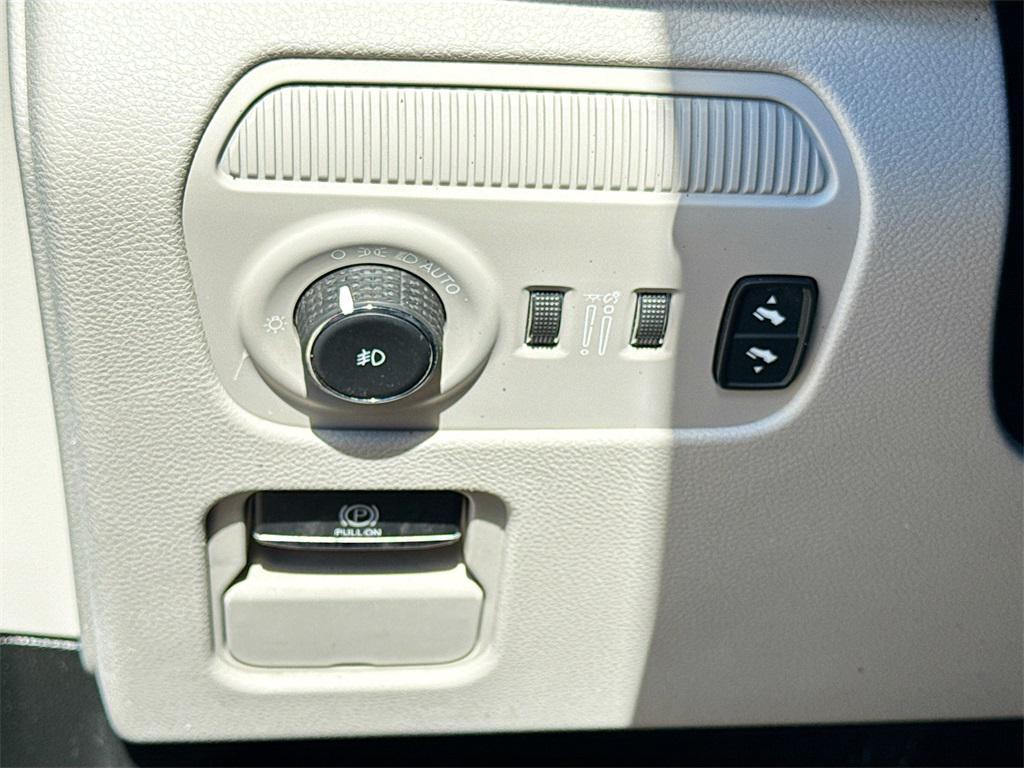 used 2022 Jeep Wagoneer car, priced at $27,597