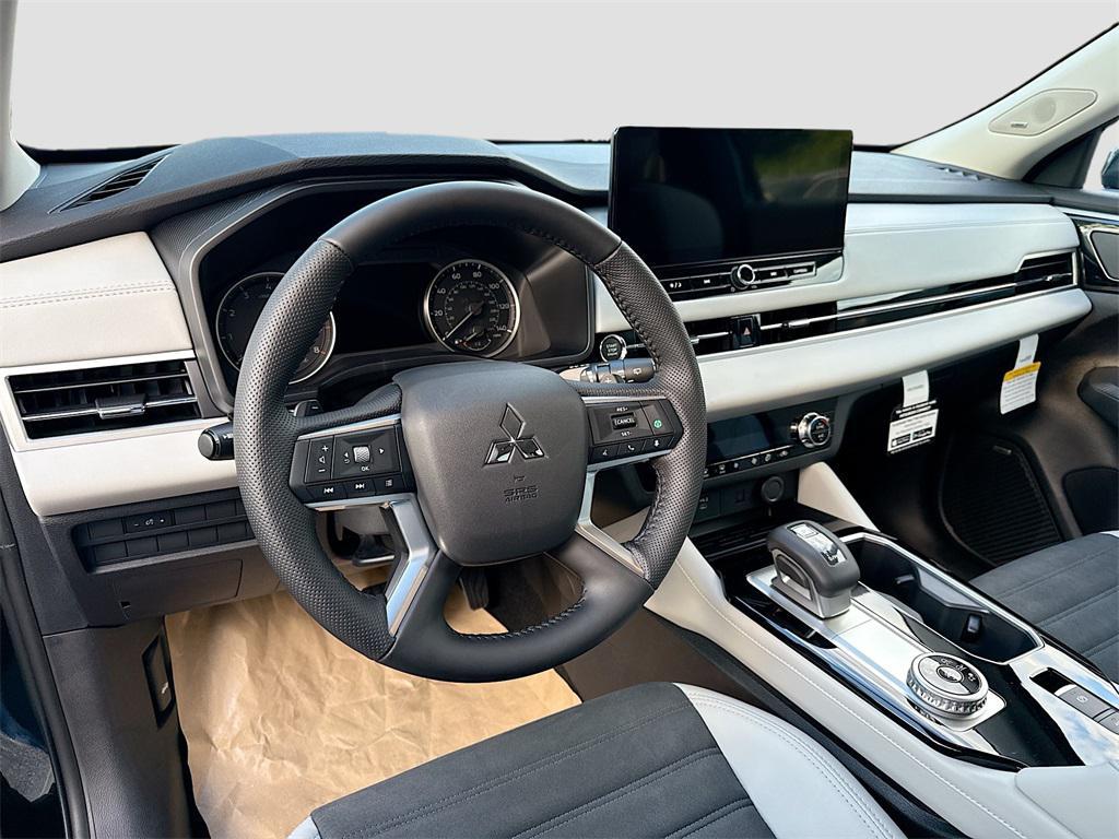 new 2025 Mitsubishi Outlander car, priced at $25,880