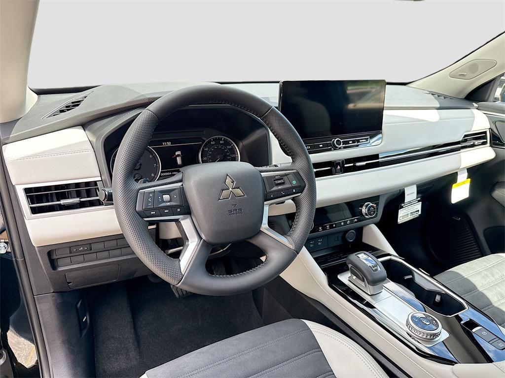 new 2025 Mitsubishi Outlander car, priced at $25,880