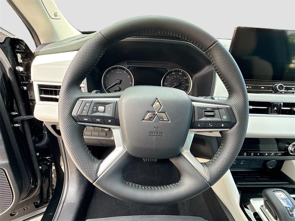 new 2025 Mitsubishi Outlander car, priced at $25,880