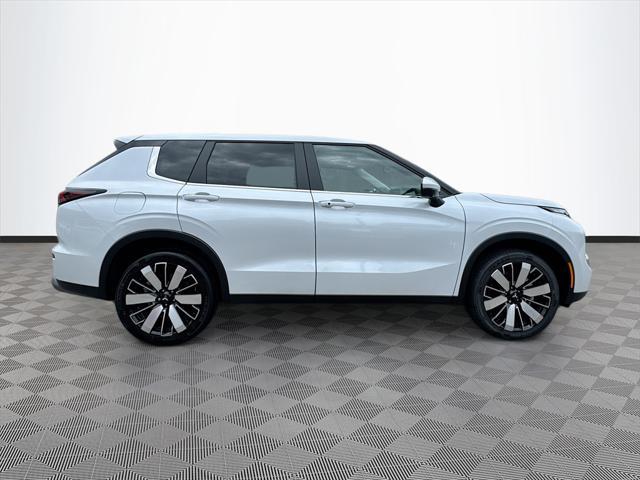 new 2025 Mitsubishi Outlander car, priced at $26,321