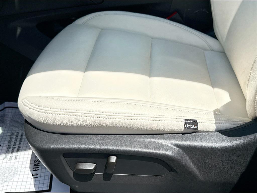 used 2022 Buick Envision car, priced at $23,009
