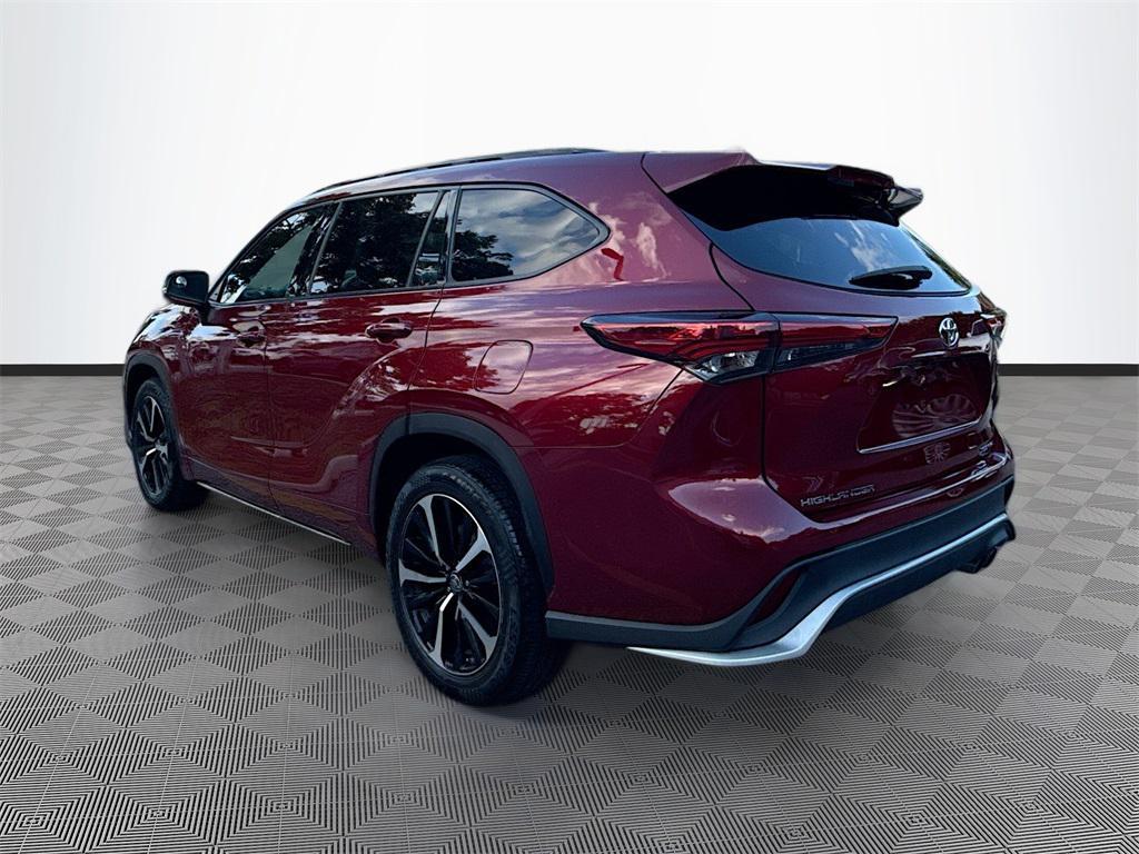 used 2022 Toyota Highlander car, priced at $29,706