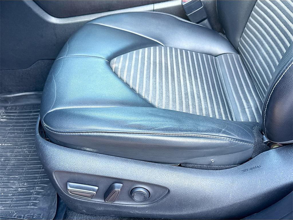 used 2022 Toyota Highlander car, priced at $29,706