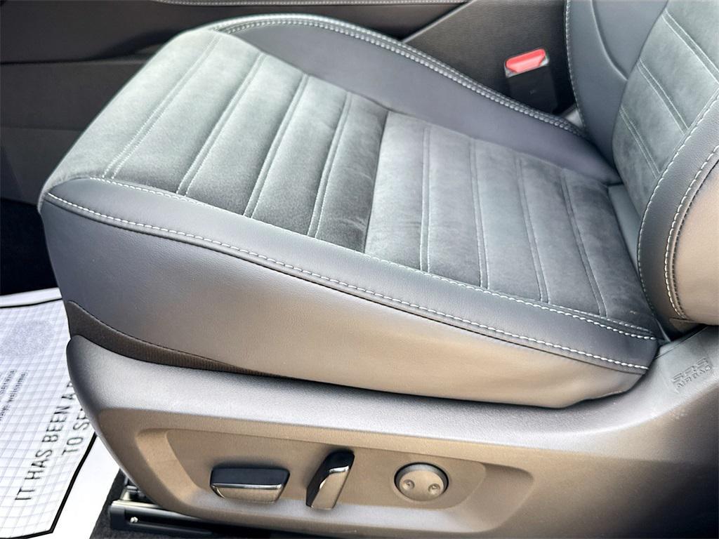 new 2025 Mitsubishi Outlander car, priced at $28,004