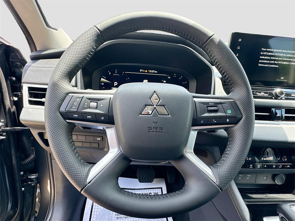 new 2025 Mitsubishi Outlander car, priced at $28,004