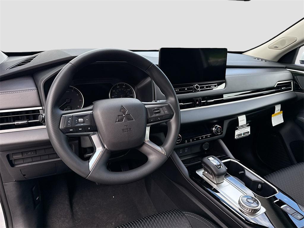 new 2025 Mitsubishi Outlander car, priced at $24,125