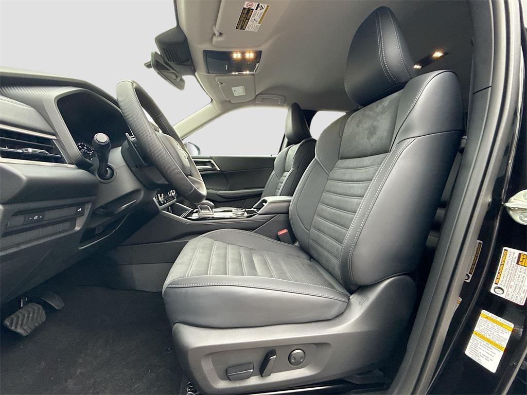 new 2025 Mitsubishi Outlander car, priced at $25,128