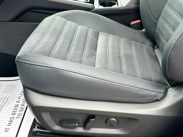 new 2025 Mitsubishi Outlander PHEV car, priced at $34,548