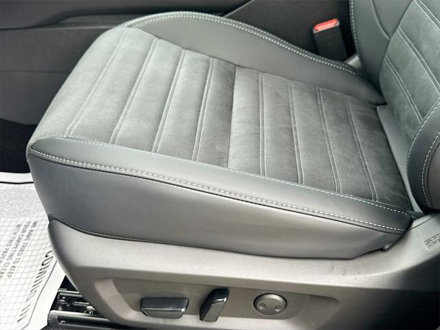 new 2025 Mitsubishi Outlander car, priced at $28,413