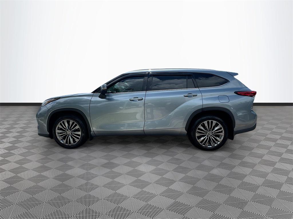 used 2020 Toyota Highlander car, priced at $33,098