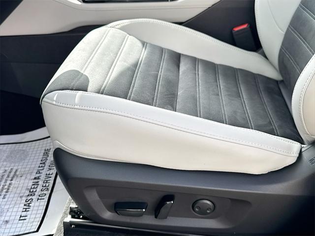 new 2025 Mitsubishi Outlander car, priced at $26,373
