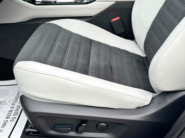new 2025 Mitsubishi Outlander car, priced at $28,876