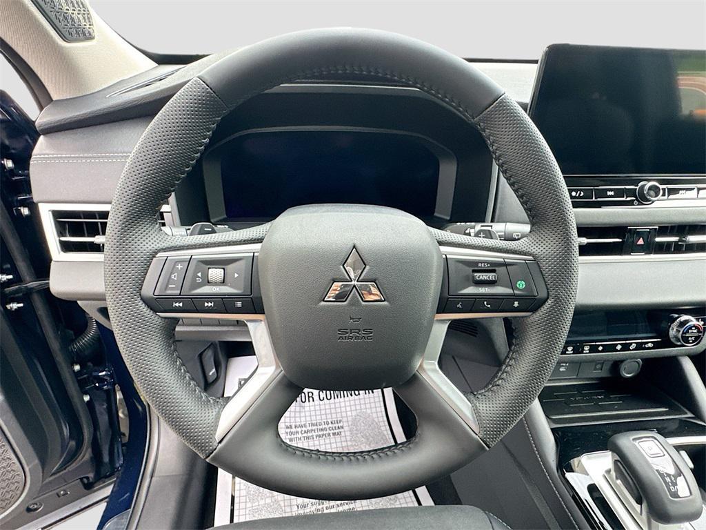 new 2025 Mitsubishi Outlander car, priced at $28,013