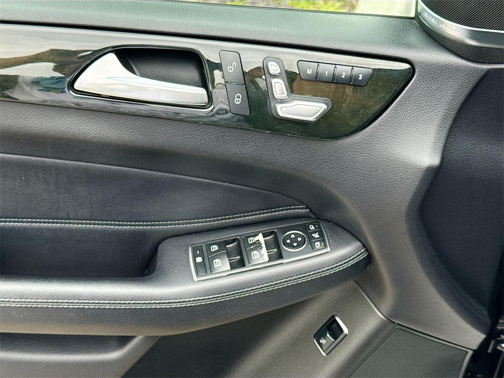 used 2019 Mercedes-Benz GLE 400 car, priced at $19,420