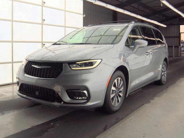 used 2021 Chrysler Pacifica Hybrid car, priced at $18,661