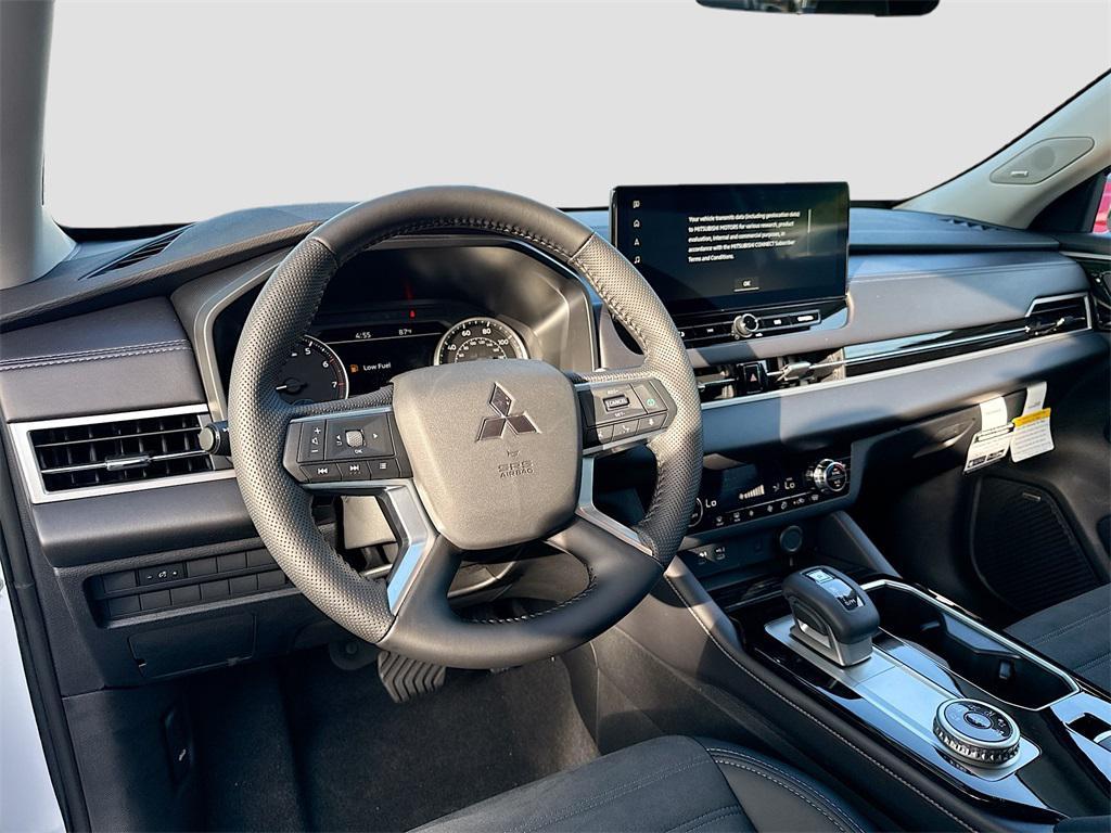 new 2025 Mitsubishi Outlander car, priced at $33,201