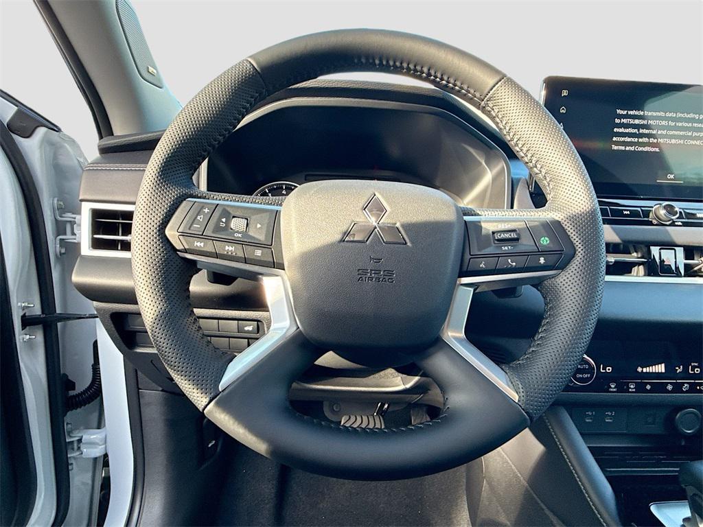 new 2025 Mitsubishi Outlander car, priced at $33,201