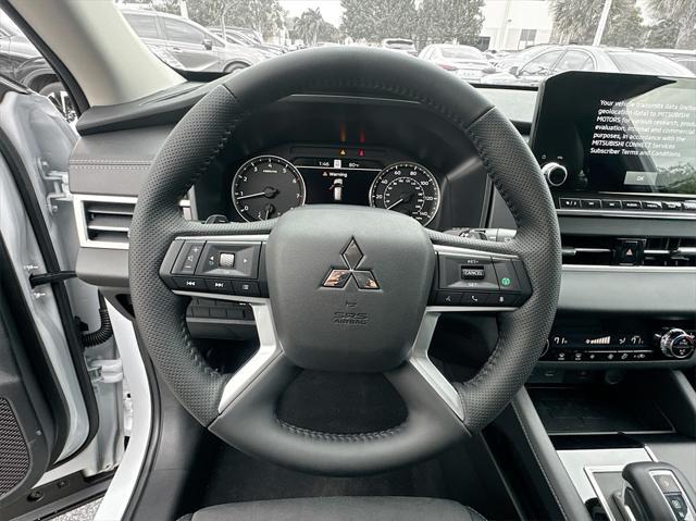 new 2024 Mitsubishi Outlander car, priced at $27,585