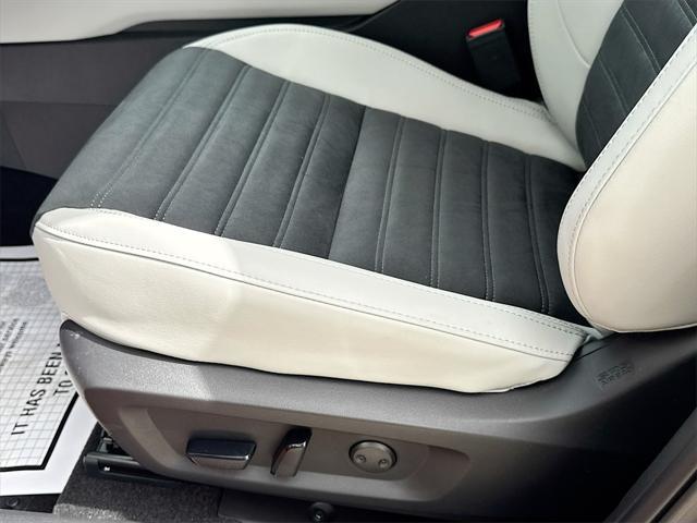 new 2025 Mitsubishi Outlander car, priced at $28,236