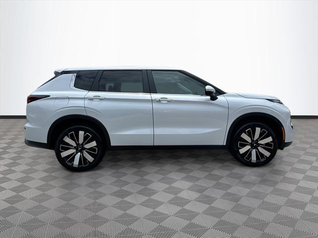 new 2025 Mitsubishi Outlander car, priced at $26,213