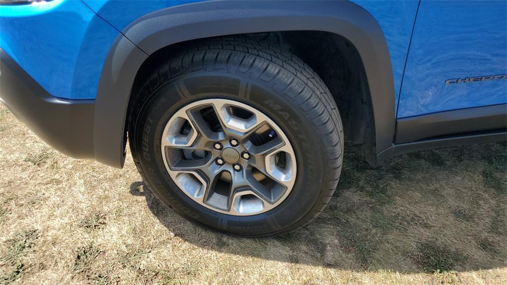 used 2019 Jeep Cherokee car, priced at $19,135