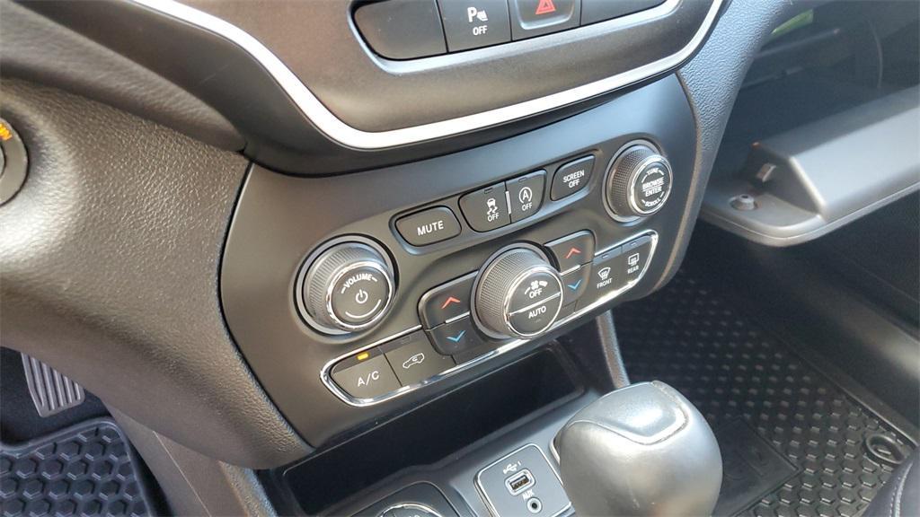 used 2019 Jeep Cherokee car, priced at $19,135