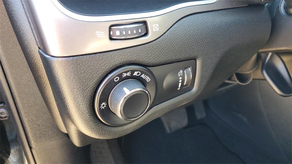used 2021 Jeep Cherokee car, priced at $18,386