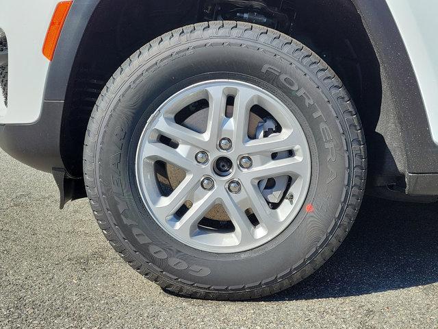 used 2024 Jeep Grand Cherokee car, priced at $39,990