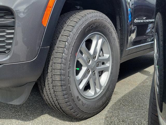 used 2024 Jeep Grand Cherokee car, priced at $38,995